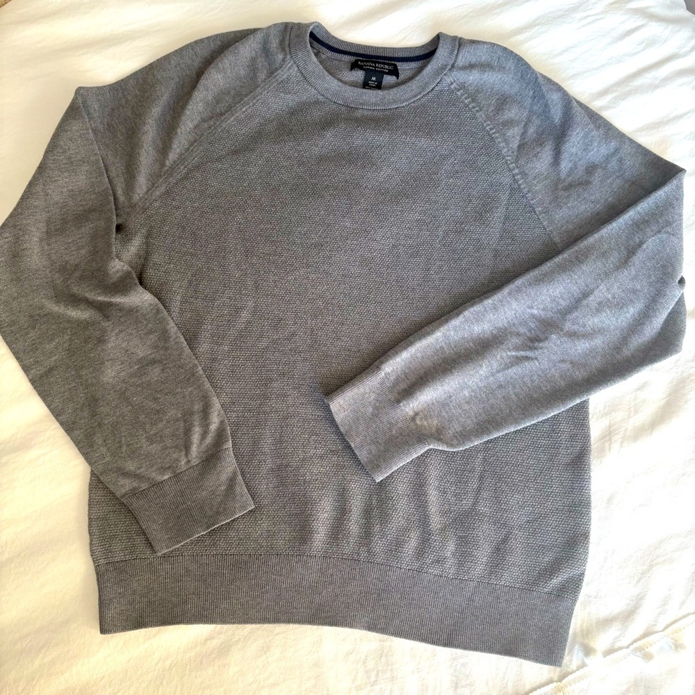 MOVING SALE-Men’s waffle sweater banana republic 🍌 size M -light grey